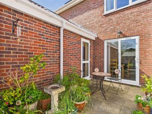 Side Patio- click for photo gallery